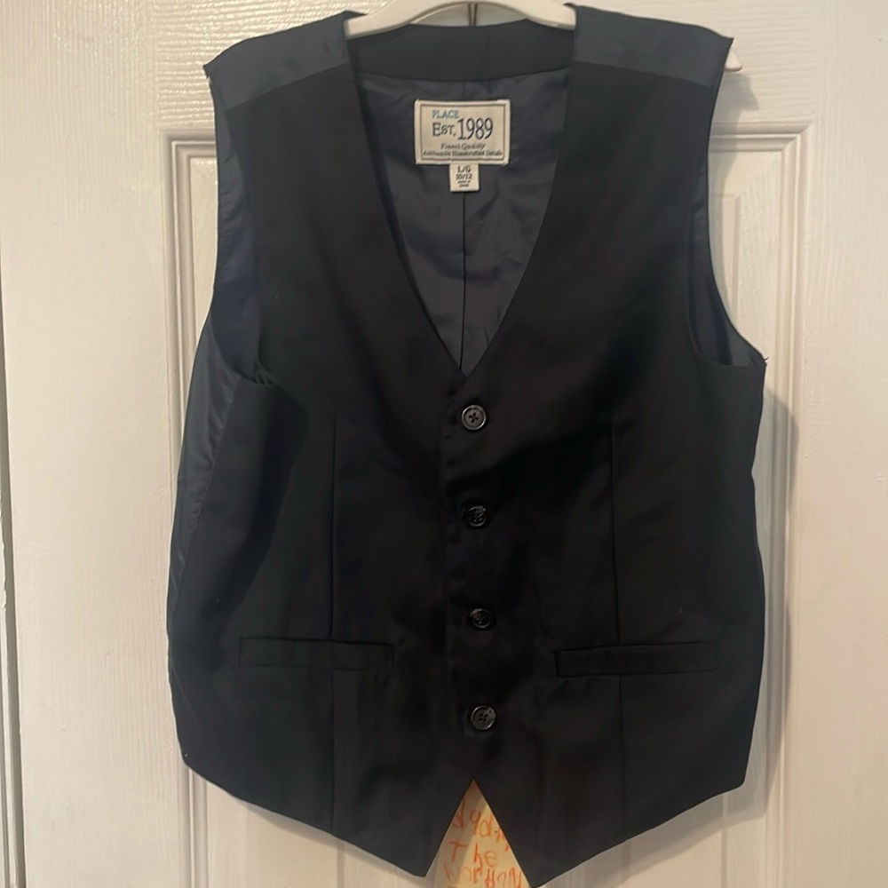 Children’s place vest in navy size 10/12 used once